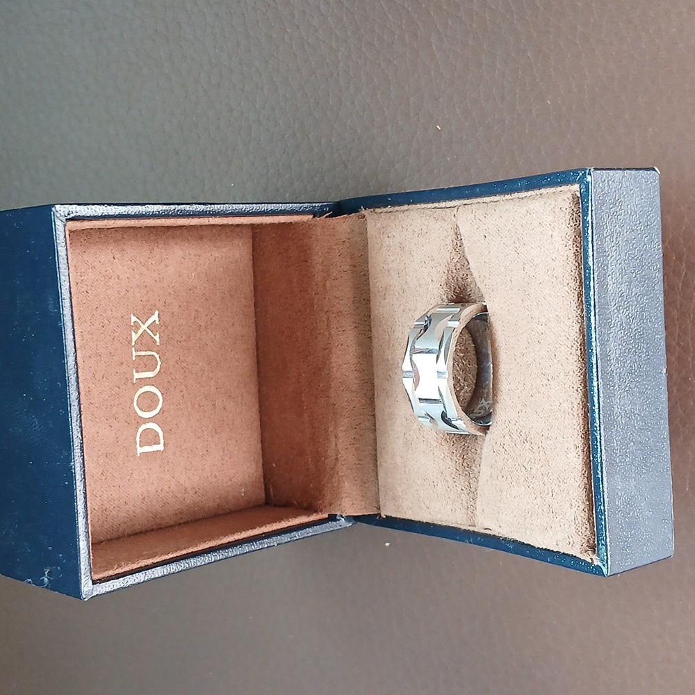 Doux Slver Geometric Ring Size  8 - Picture 2 of 4